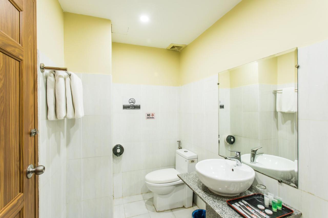 Golden Gate China Town Hotel Yangon Extérieur photo